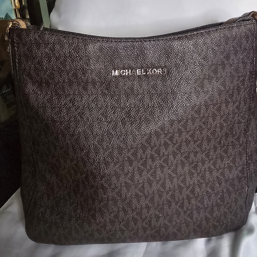 Michael Kors Jet Set Travel Logo Messenger Bag w/ Dust Bag - Like New